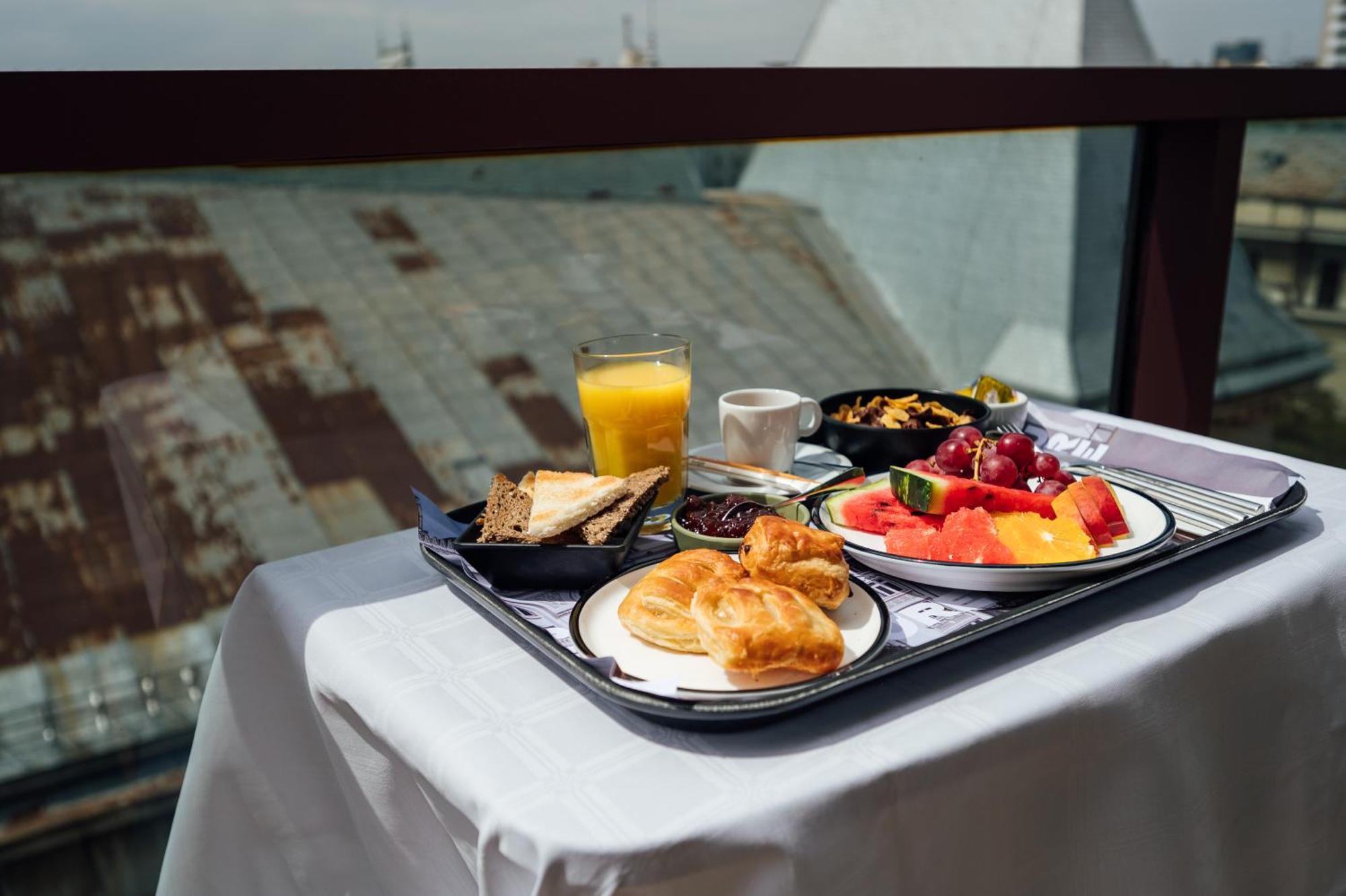 Peakture Hotel Bucharest Luaran gambar