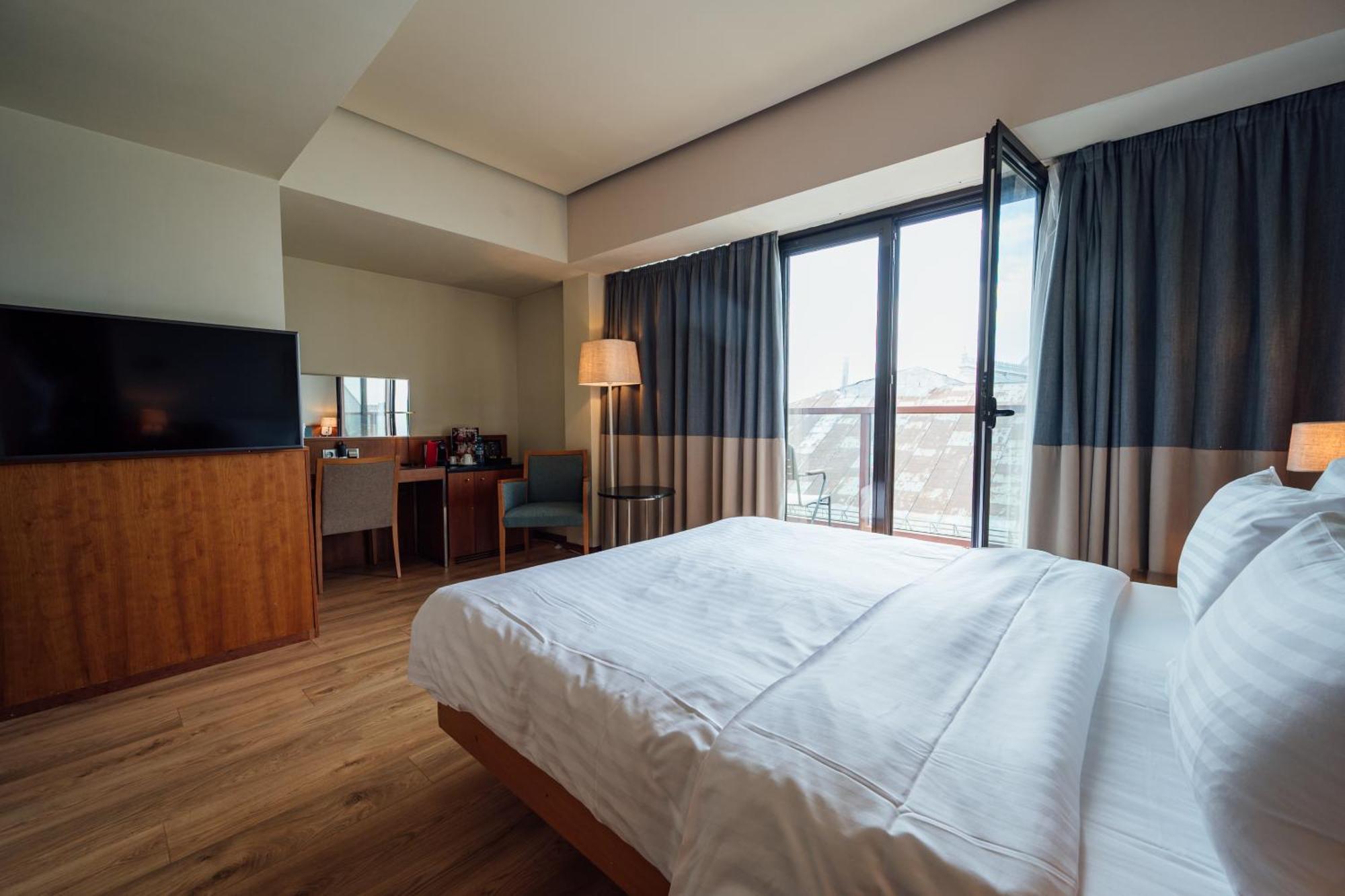 Peakture Hotel Bucharest Luaran gambar